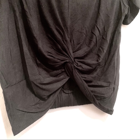 Black crop top with twist knot 🖤 - Picture 3 of 7